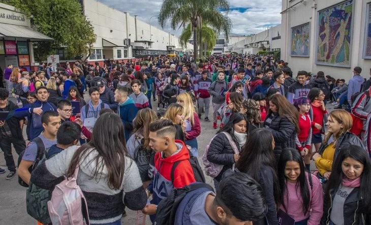 La nueva edición de la Feria Educativa en otro episodio de UNLaM Podcast