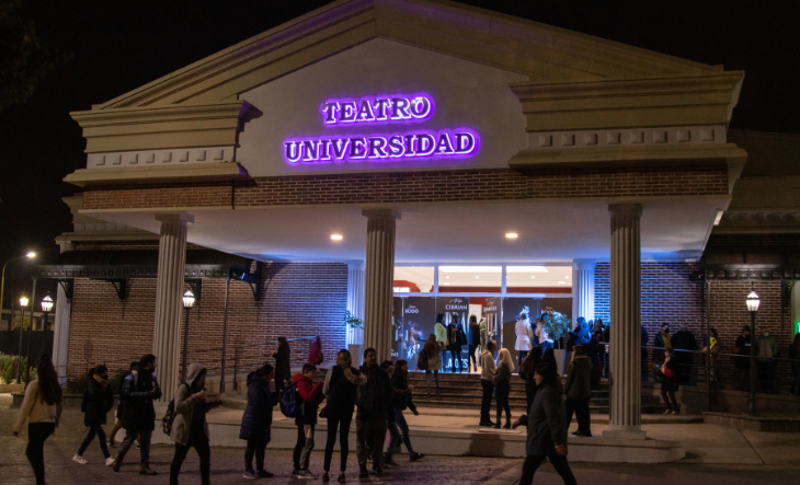 Entusiasmo y emoción del público tras la inauguración del Teatro Universidad - El1 Digital