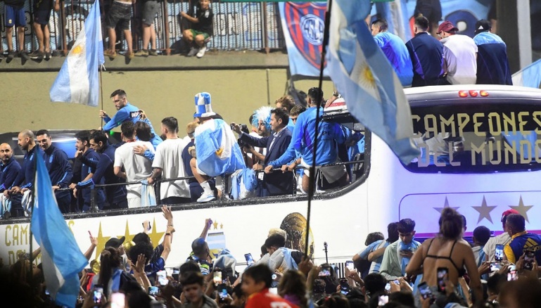 Festejo hist rico comenz la caravana de los campeones del mundo