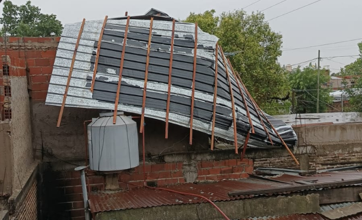 El Temporal En Gregorio De Laferrere Se Les Vol El Techo De Su Casa