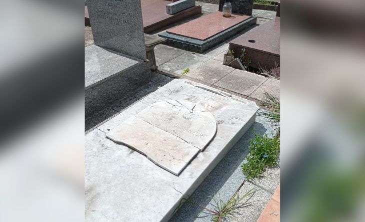 Una de las tumbas vandalizadas del Cementerio Islámico.